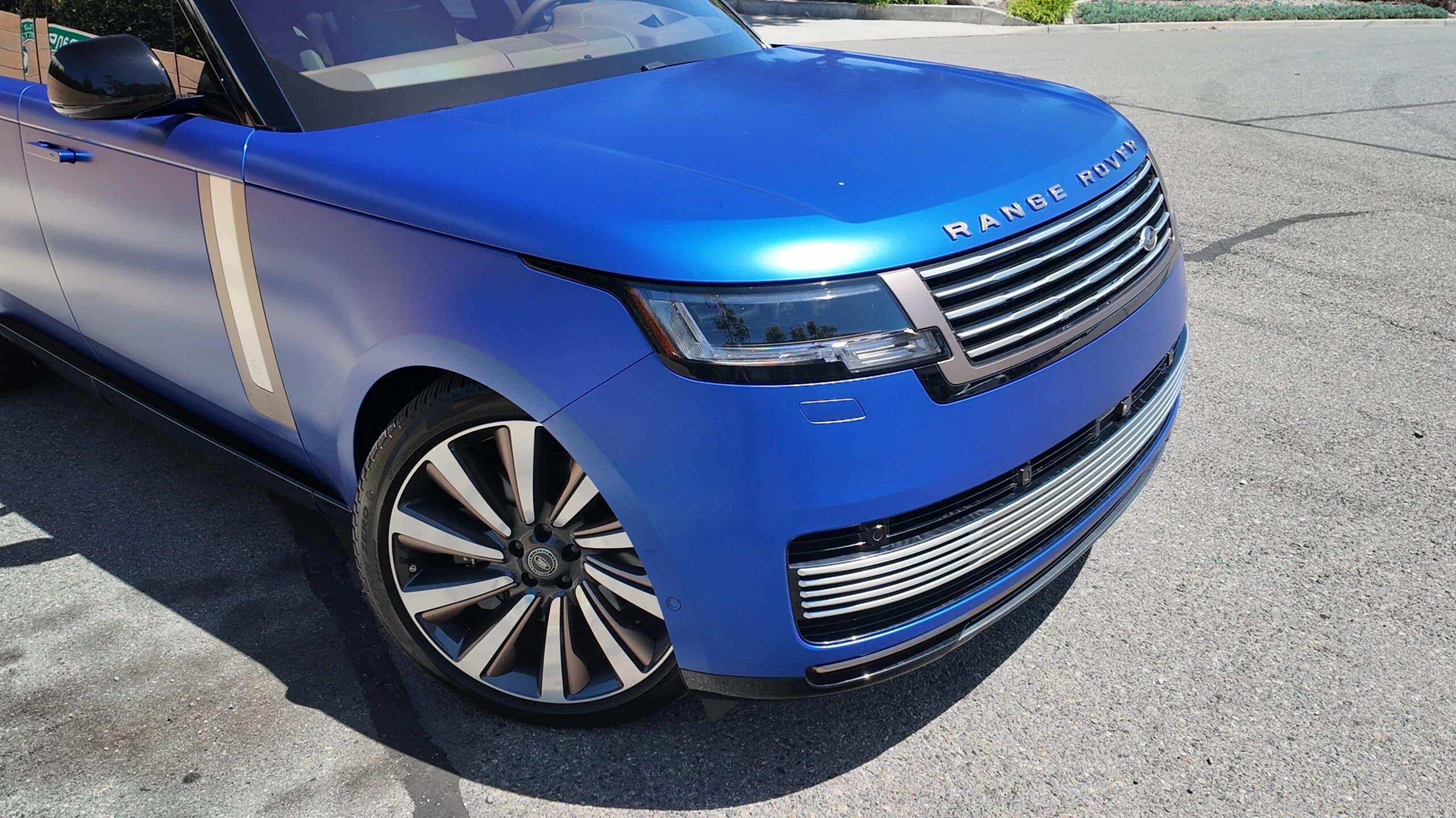 Range Rover SV photographed for the MIA / LUX disclosure guide