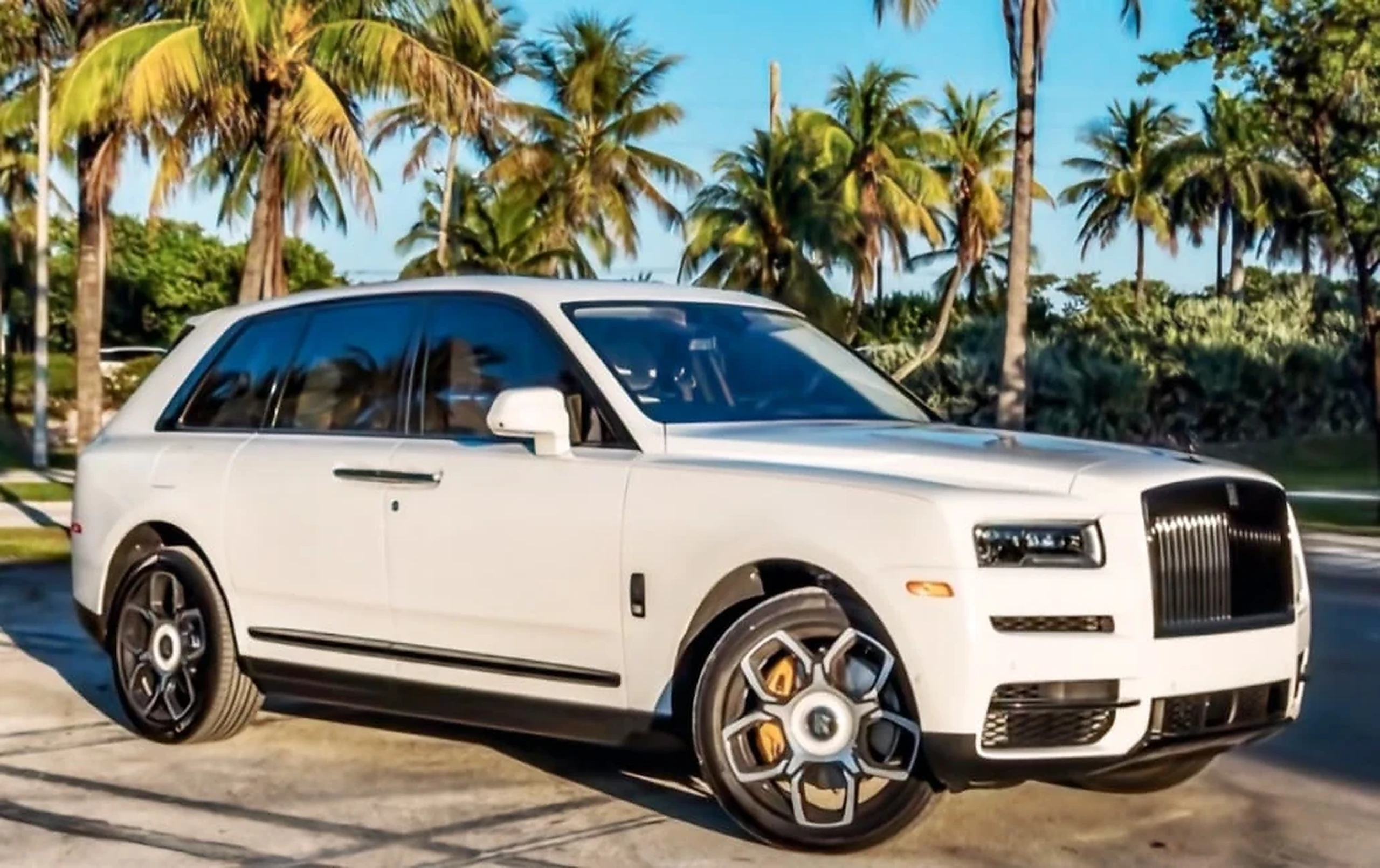 Rolls-Royce Cullinan Black Badge exterior for private jet & fbo delivery