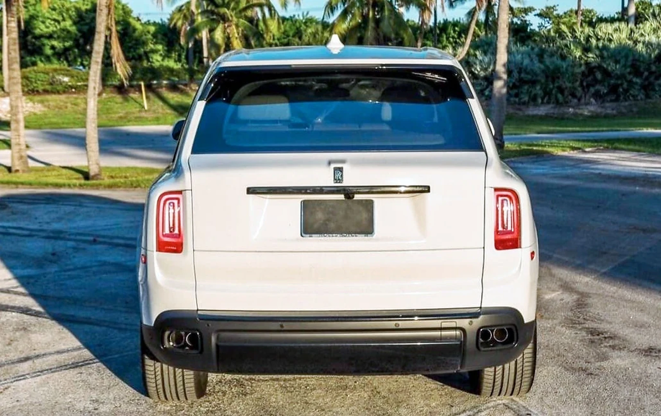 Rolls-Royce Cullinan Black Badge detail relevant to gala and red-carpet car rentals on MIA / LUX